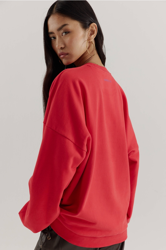 Harper & Yve rode dames sweater | Model achteraanzicht