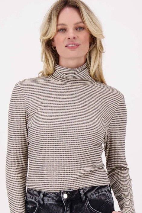 Zusss beige dames t-shirt | Model vooraanzicht