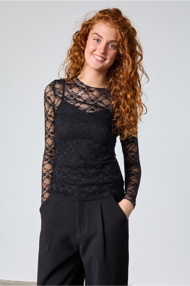 SisterS point zwarte dames blouse | Model vooraanzicht