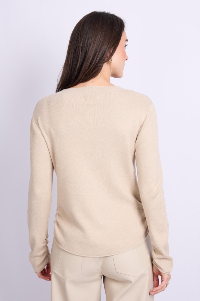 C&S The Label zand dames trui | Model achteraanzicht