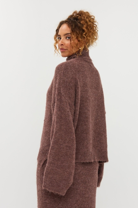 Ydence bordeaux dames trui | Model zijaanzicht