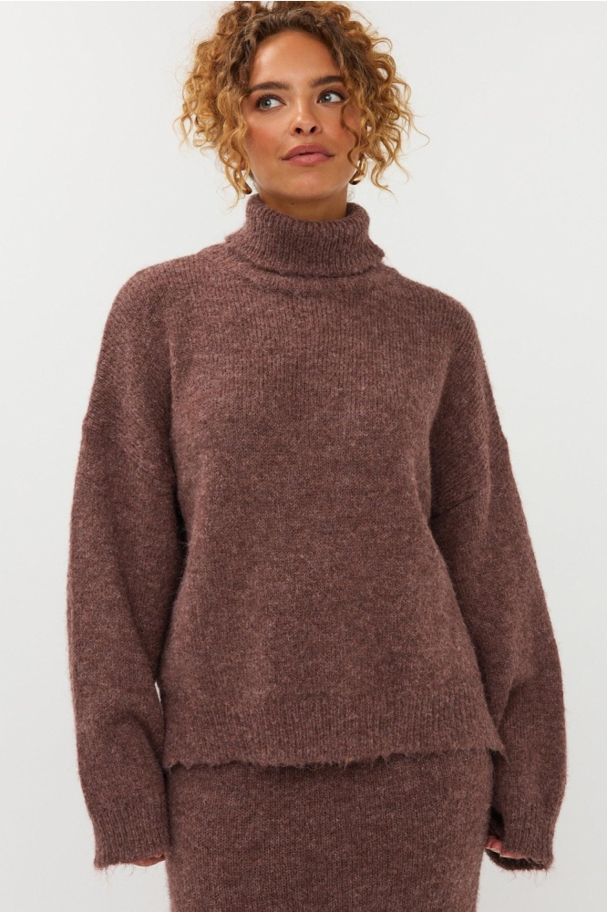 Ydence bordeaux dames trui | Model achteraanzicht