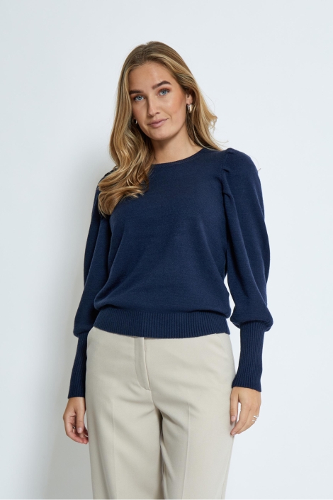 Peppercorn blauwe dames trui | Model vooraanzicht