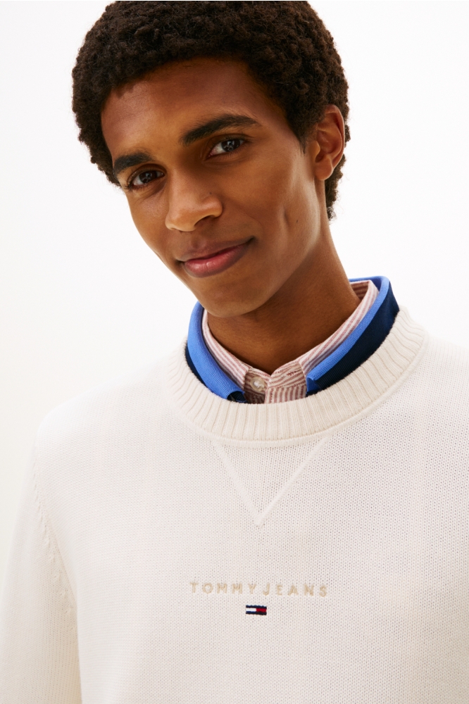 Tommy Jeans witte heren trui | Model vooraanzicht