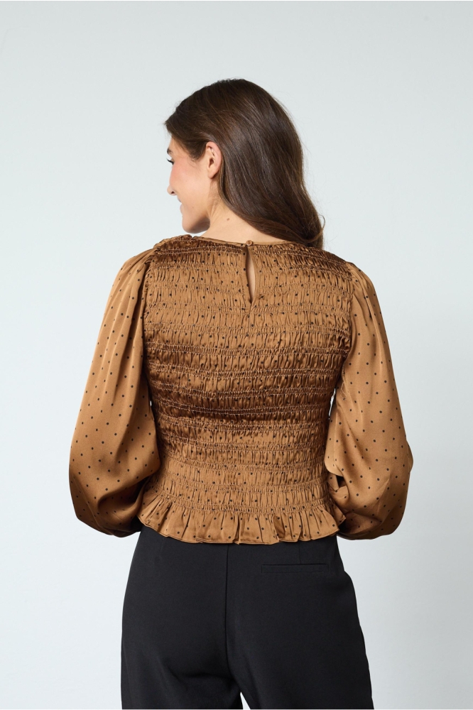 SisterS point cognac dames blouse | Model achteraanzicht