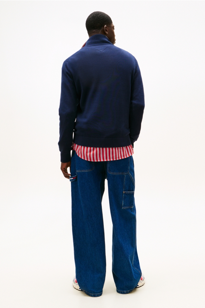 Tommy Jeans blauwe heren trui | Model