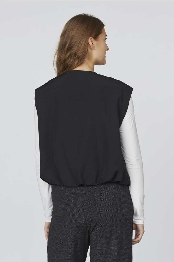 SisterS point zwarte dames gilet | Model achteraanzicht