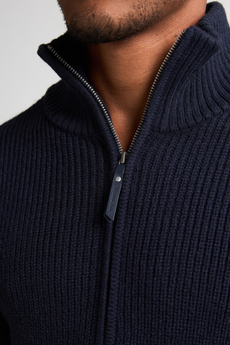 Petrol Industries blauwe heren trui | Close up