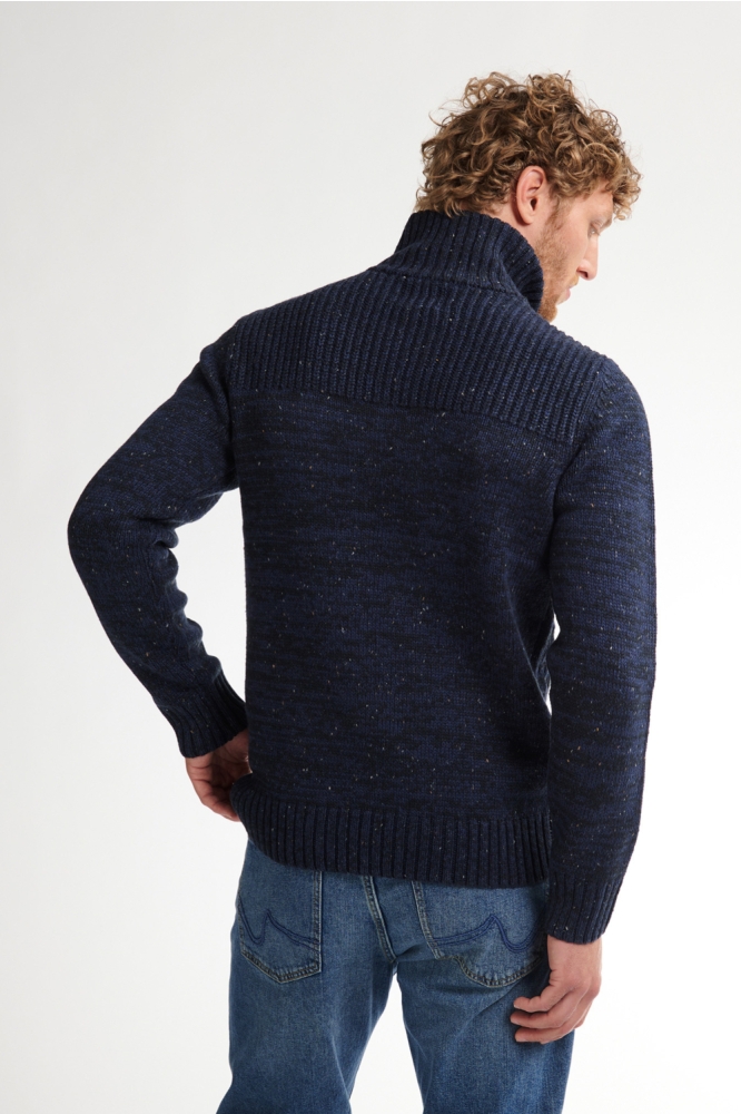 Petrol Industries blauwe heren trui | Model achteraanzicht