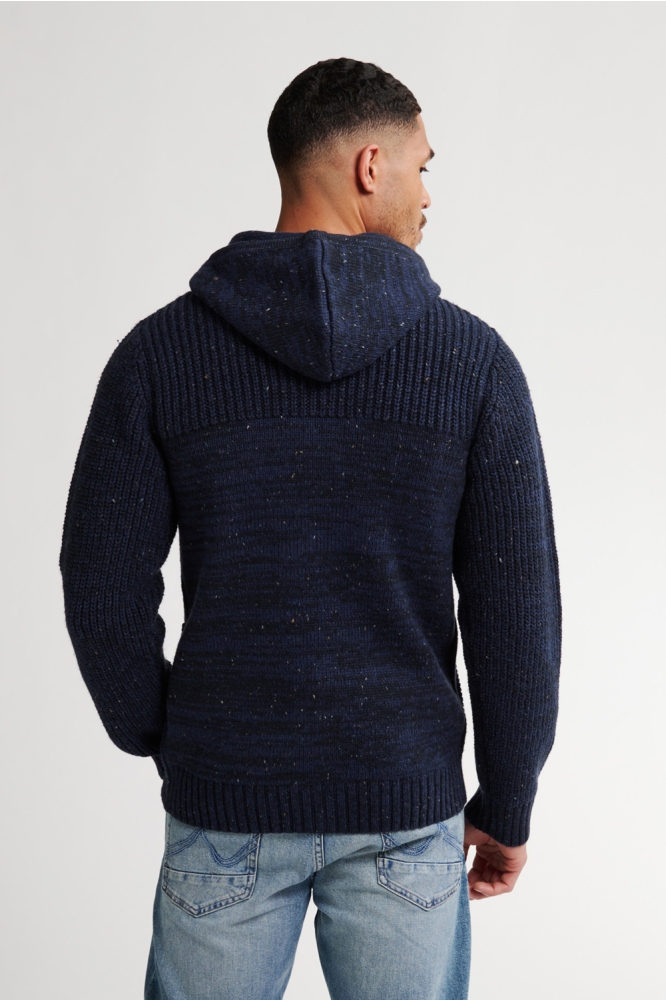 Petrol Industries blauwe heren vest | Model achteraanzicht