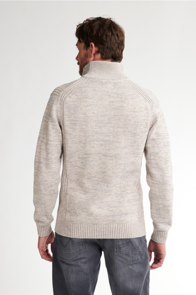 Petrol Industries beige heren trui | Model achteraanzicht