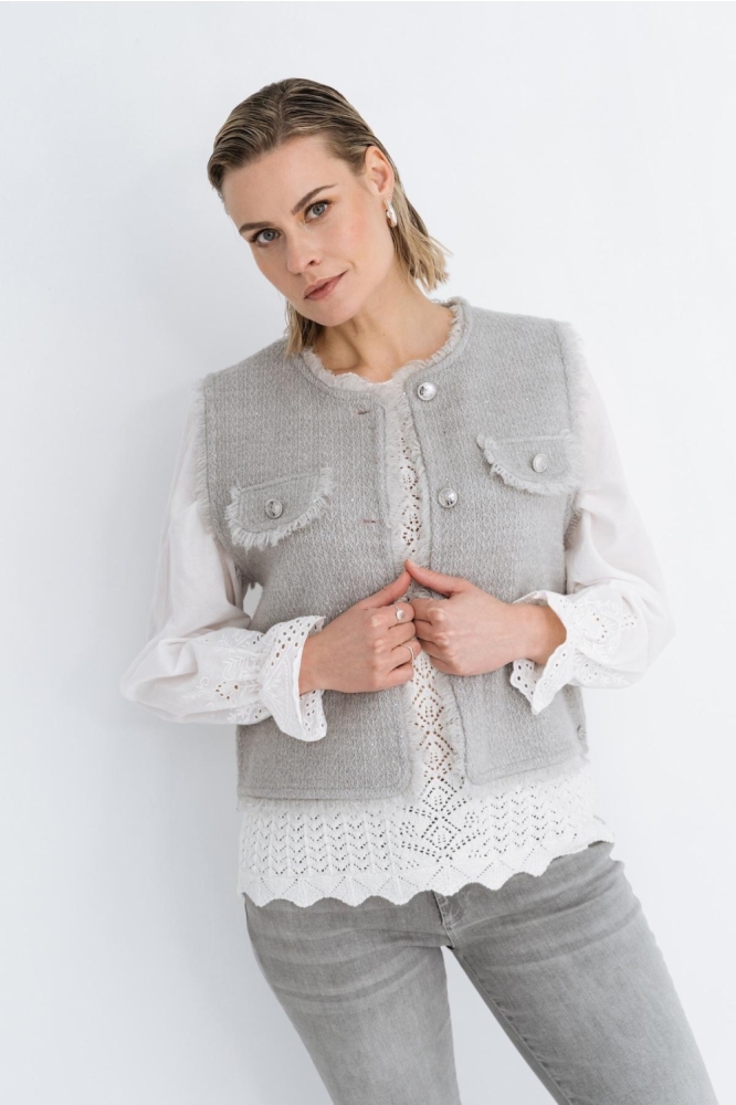 Maicazz grijze dames gilet | Model vooraanzicht