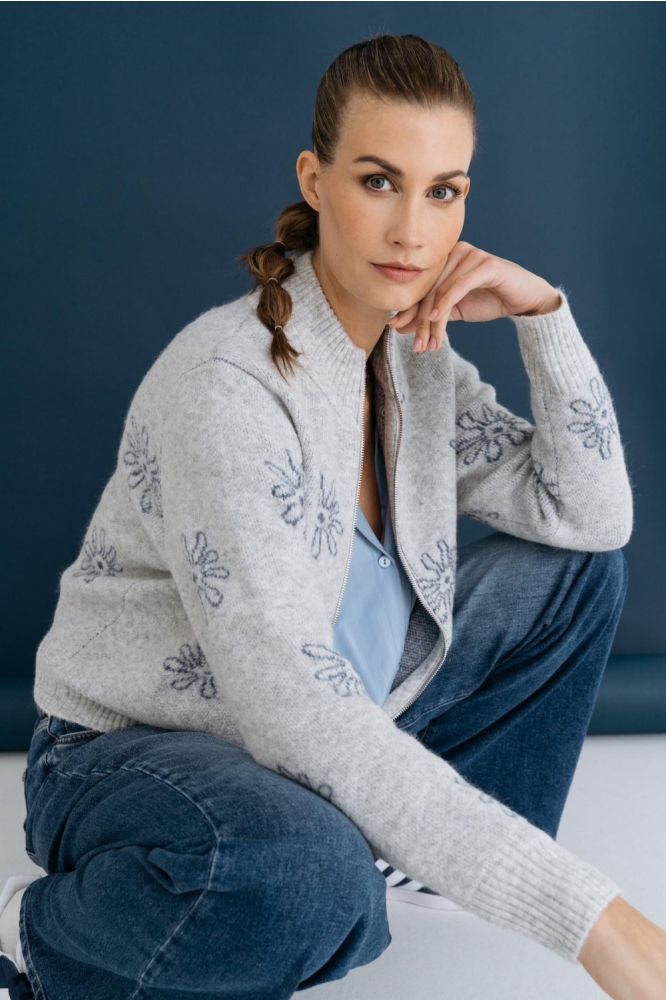 Maicazz grijze dames vest | Model zijaanzicht