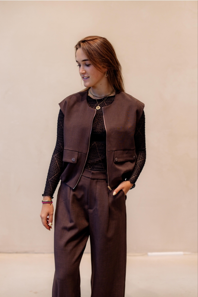 SisterS point bruine dames gilet | Model vooraanzicht