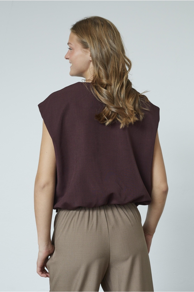 SisterS point bordeaux dames gilet | Model achteraanzicht