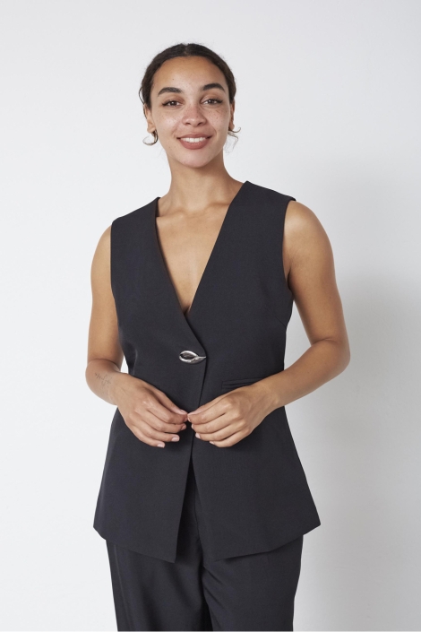 SisterS point zwarte dames gilet | Model vooraanzicht