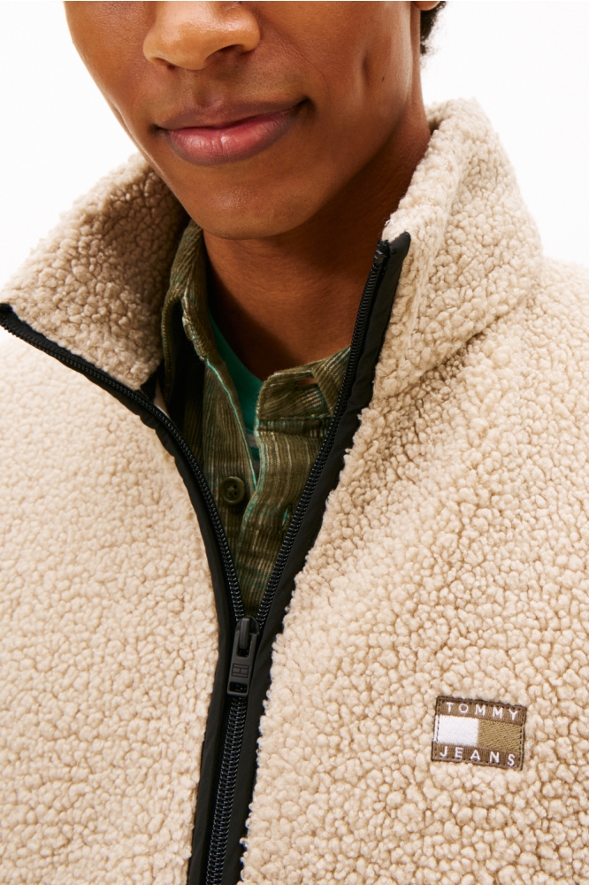 Tommy Jeans zand heren vest | Close up