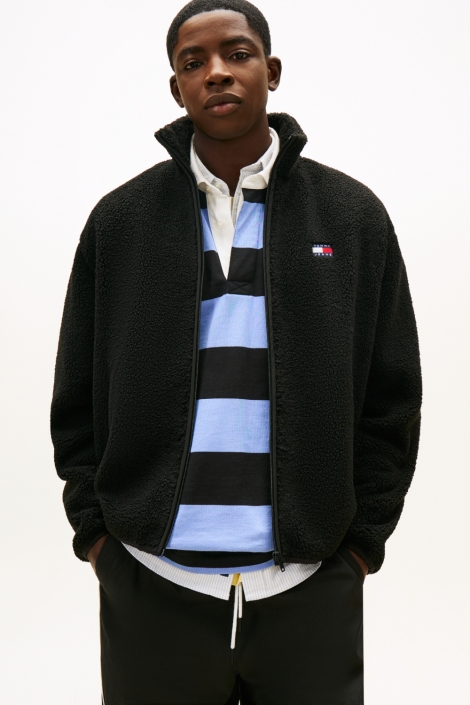 Tommy Jeans zwarte heren vest | Model vooraanzicht