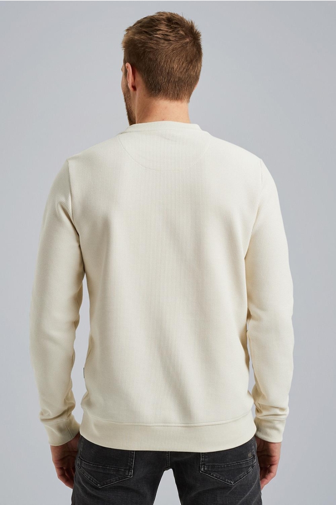 PME legend ecru heren sweater | Model achteraanzicht