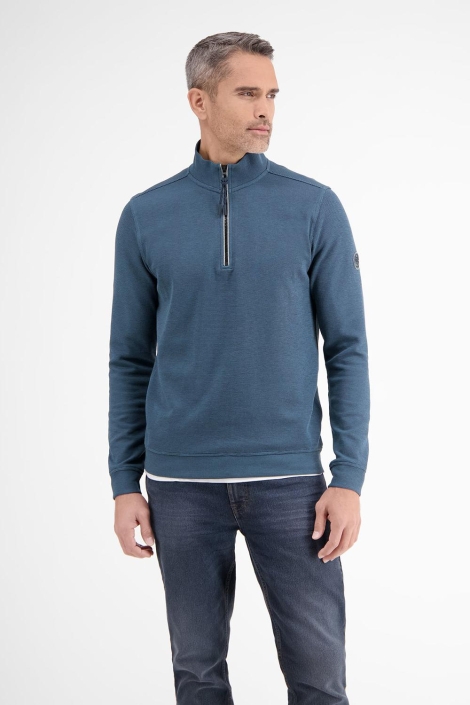 Lerros blauwe heren sweater | Model vooraanzicht