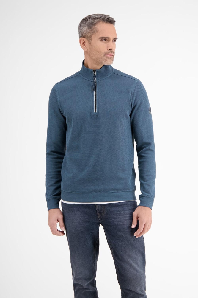 Lerros blauwe heren sweater | Model vooraanzicht