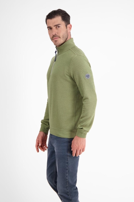Lerros groene heren sweater | Model vooraanzicht