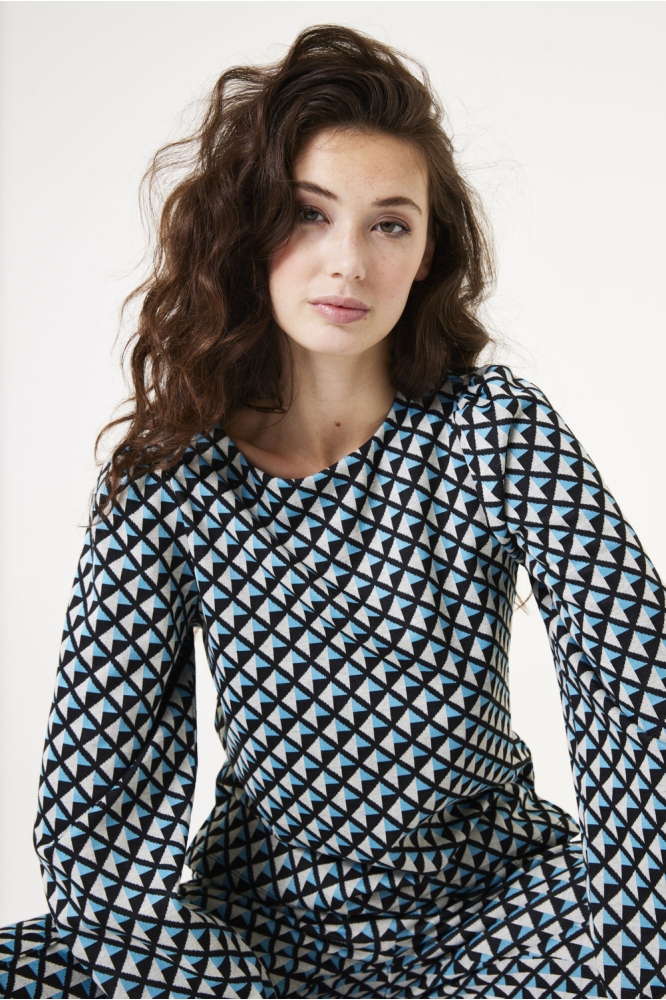 Garcia zwarte dames trui | Model vooraanzicht