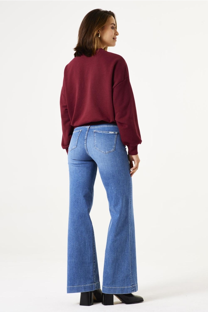 Garcia bordeaux dames sweater | Model achteraanzicht