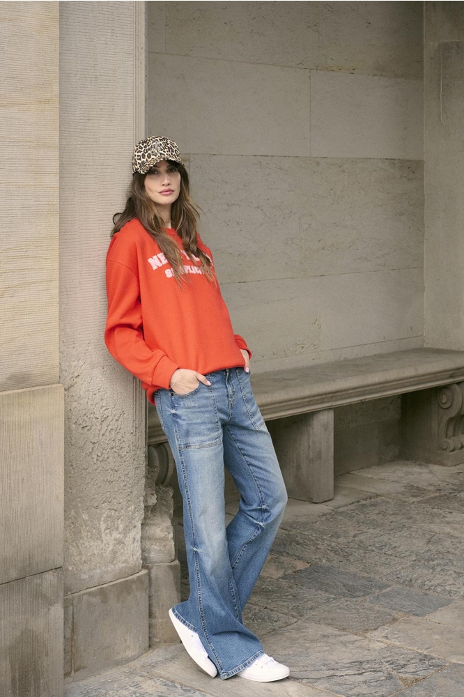 Culture rode dames sweater | Sfeerbeeld, In situatie