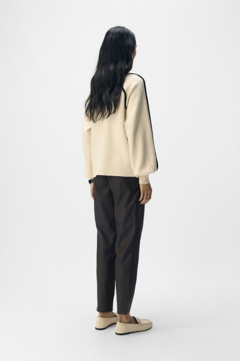Object beige dames trui | Model achteraanzicht