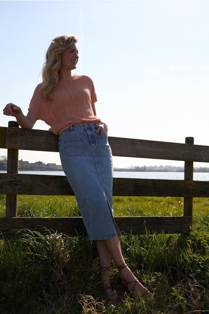 Red Button oranje dames t-shirt | Sfeerbeeld, In situatie