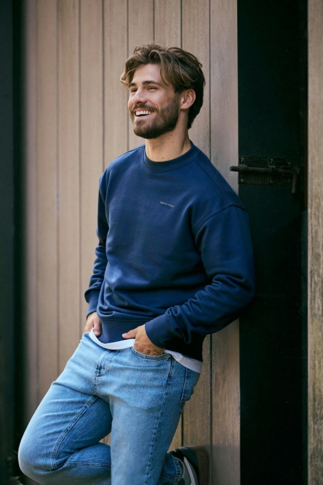 Cars blauwe heren sweater | Sfeerbeeld, In situatie