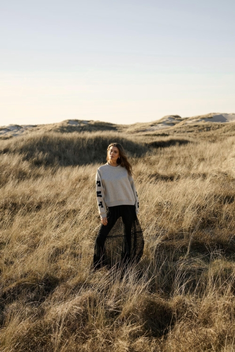 Kaffe grijze dames sweater | Sfeerbeeld, In situatie