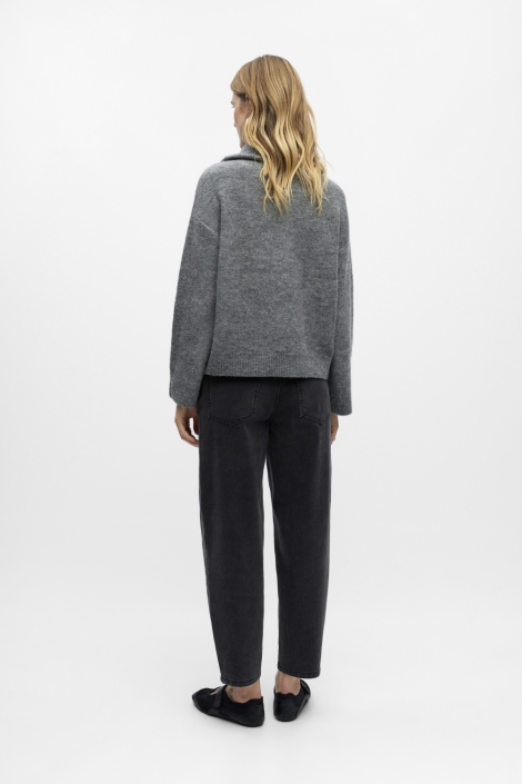 Object grijze dames trui | Model achteraanzicht