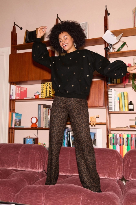 Ydence zwarte dames sweater | Model vooraanzicht