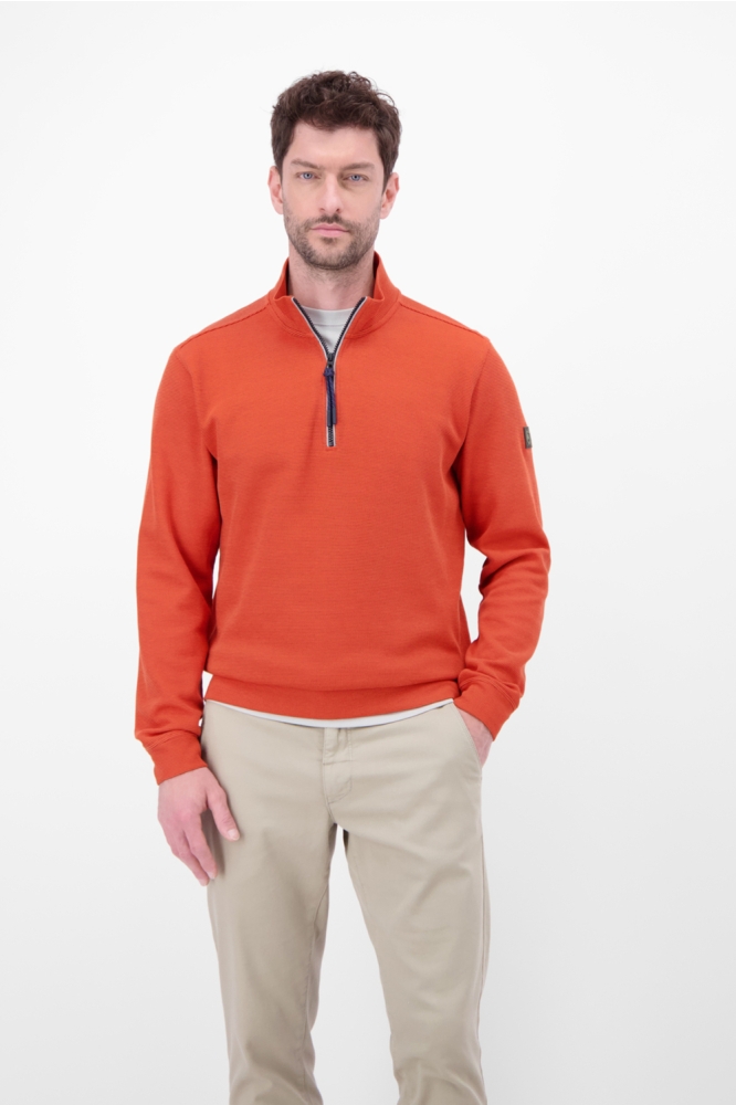 Lerros oranje heren trui | Model vooraanzicht