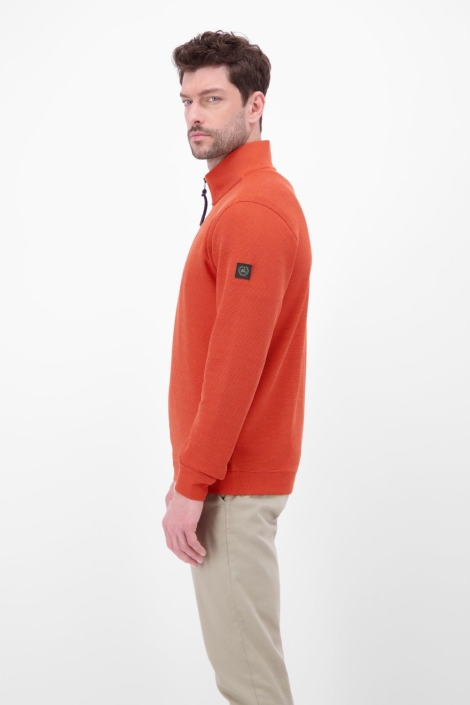 Lerros oranje heren trui | Model zijaanzicht