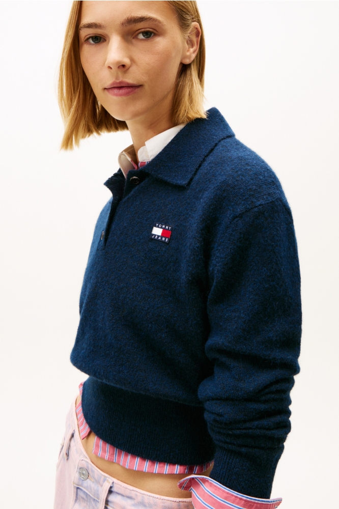 Tommy Jeans blauwe dames trui | Model zijaanzicht