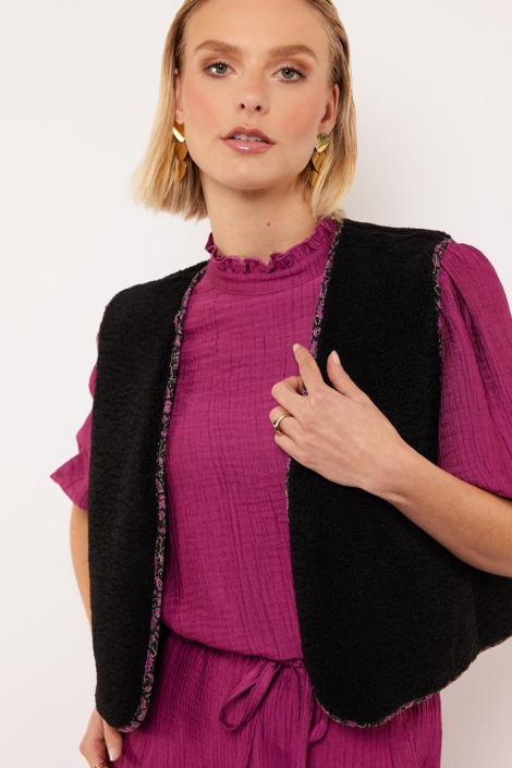 Fluresk paarse dames gilet | Model vooraanzicht