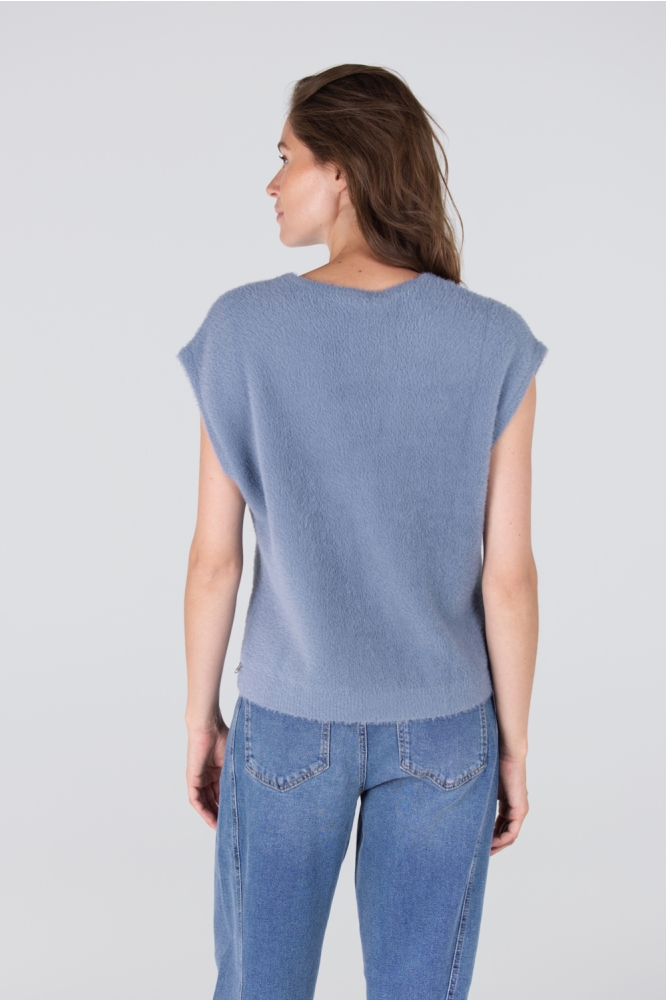 Juffrouw Jansen blauwe dames gilet | Model achteraanzicht
