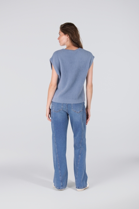 Juffrouw Jansen blauwe dames gilet | Model achteraanzicht