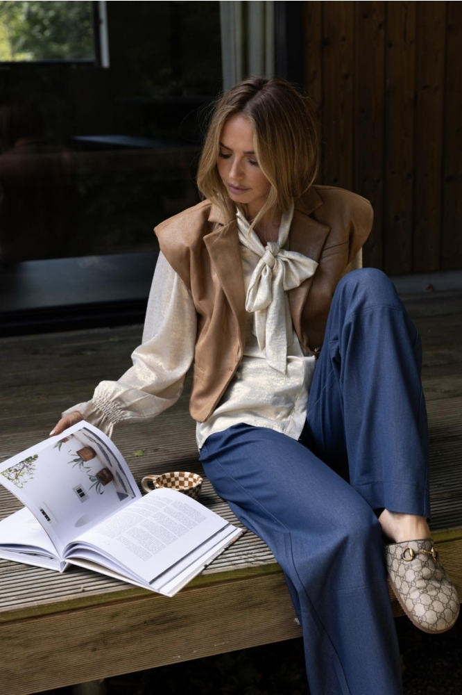 Kimara cognac dames gilet | Sfeerbeeld, In situatie