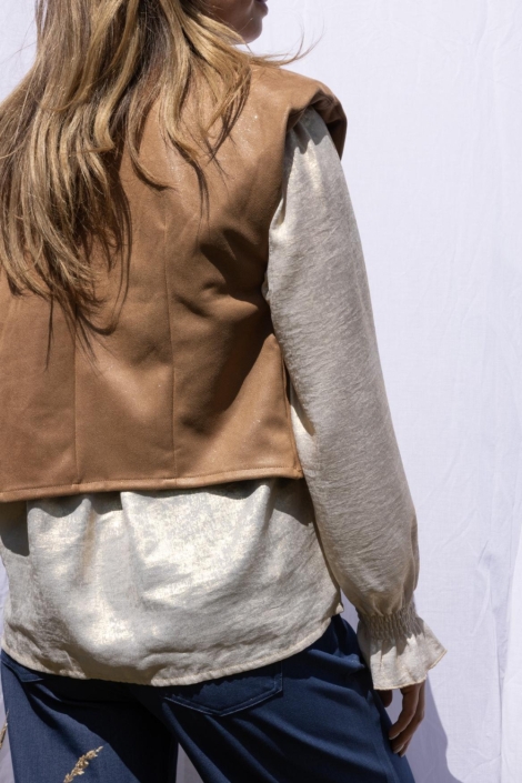 Kimara cognac dames gilet | Close up