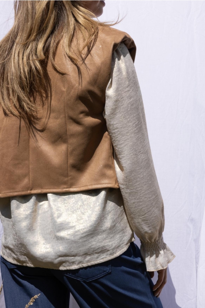 Kimara cognac dames gilet | Close up