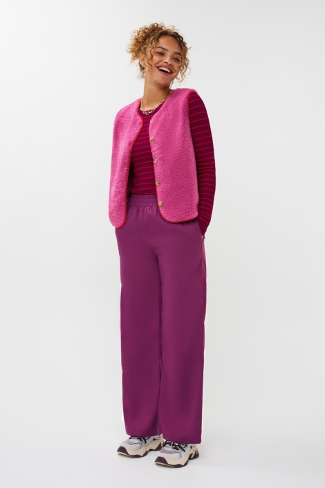 Ydence roze dames gilet | Model vooraanzicht