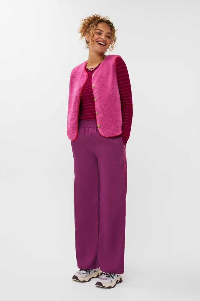 Ydence roze dames gilet | Model vooraanzicht