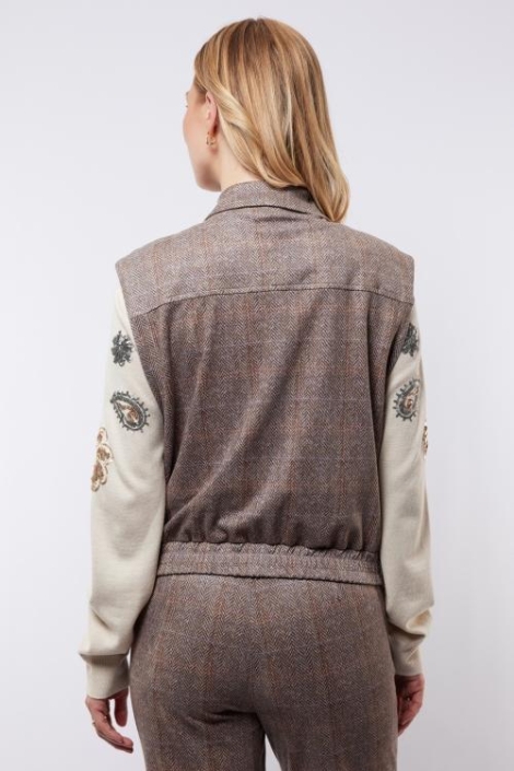 C&S The Label camel dames gilet | Model achteraanzicht
