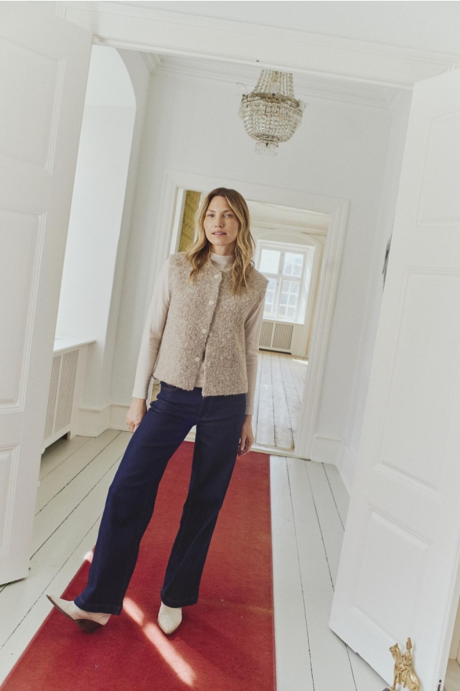 Freequent taupe dames gilet | Sfeerbeeld, In situatie