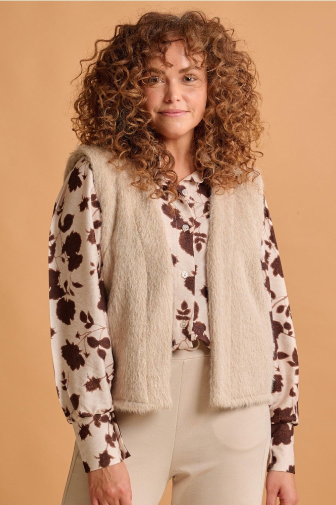 FOS Amsterdam beige dames gilet | Model vooraanzicht