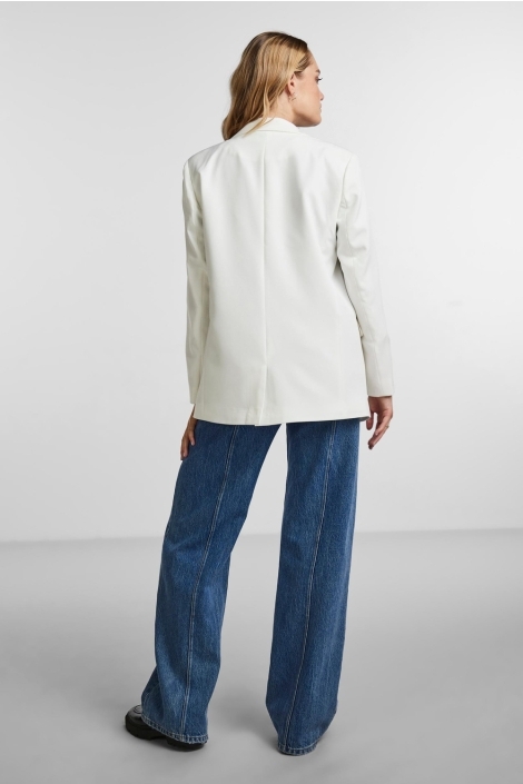 Pieces witte dames blazer | Model achteraanzicht